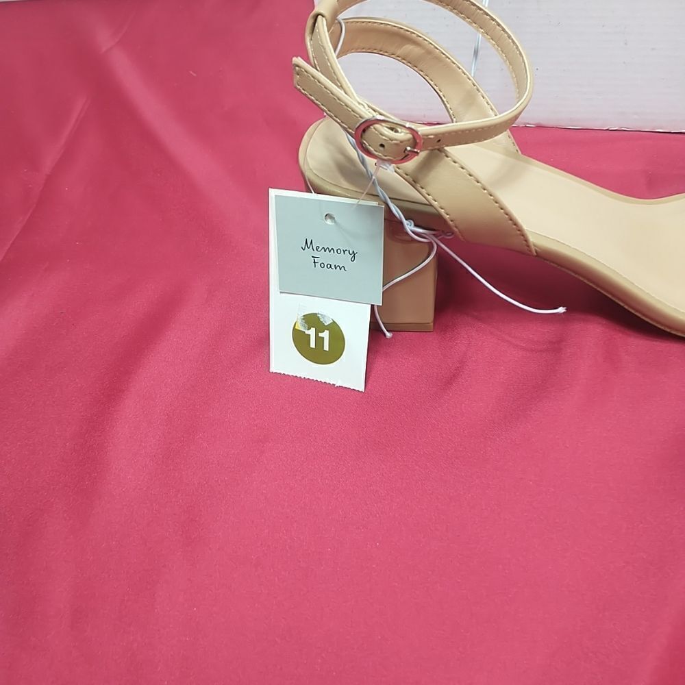 A New Day Brand Woman's SZ 11 Tan. - Picture 5 of 8